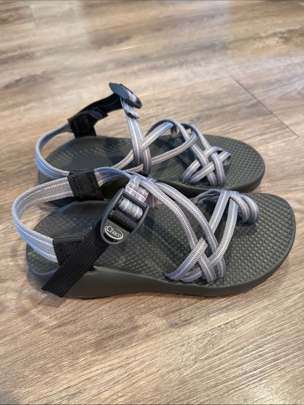 Chaco Z/Cloud 2 Sandals Womens 7 Black Grey Strappy Toe Loop Vibram Hiking Shoes